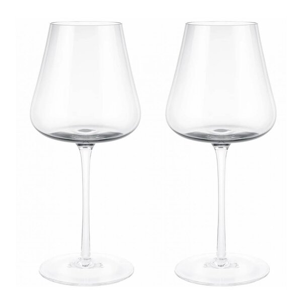 To klare, munnblåste rødvinsglass med tynn stett og skåret, polert kant.