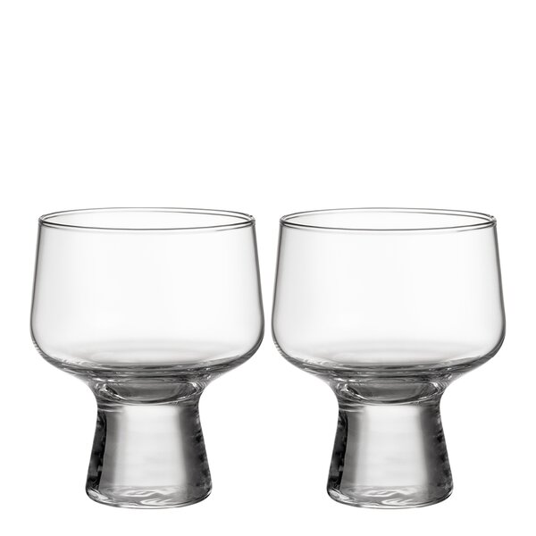 Klart, munnblåst vinglass på fot fra iittalas Solare-serie, med slank kupe og rund stett i klart glass.