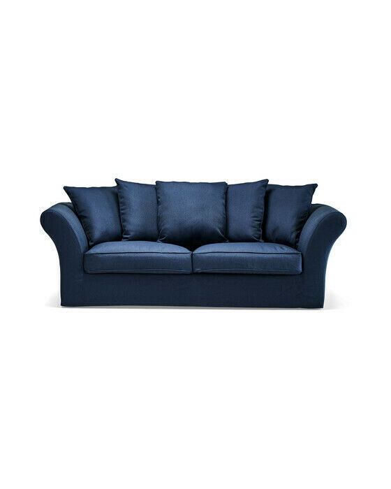 Indigoblå 3-seters sofa i stoff, med dype seter og synlig treskrog.